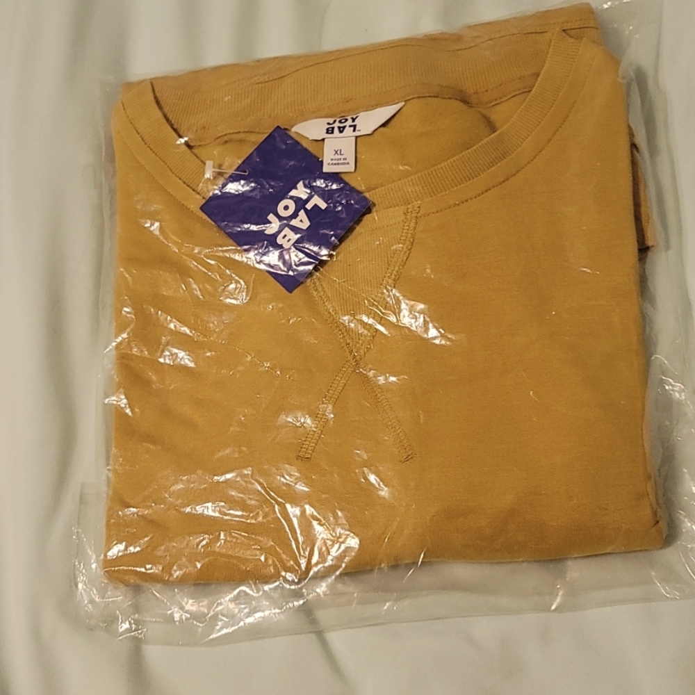 JoyLab NWT,  Long sleeve lightweight sweatshirt.  Harvest Gold.  XL